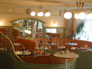 Café Konditorei Gumpendorf Bild över interiören!